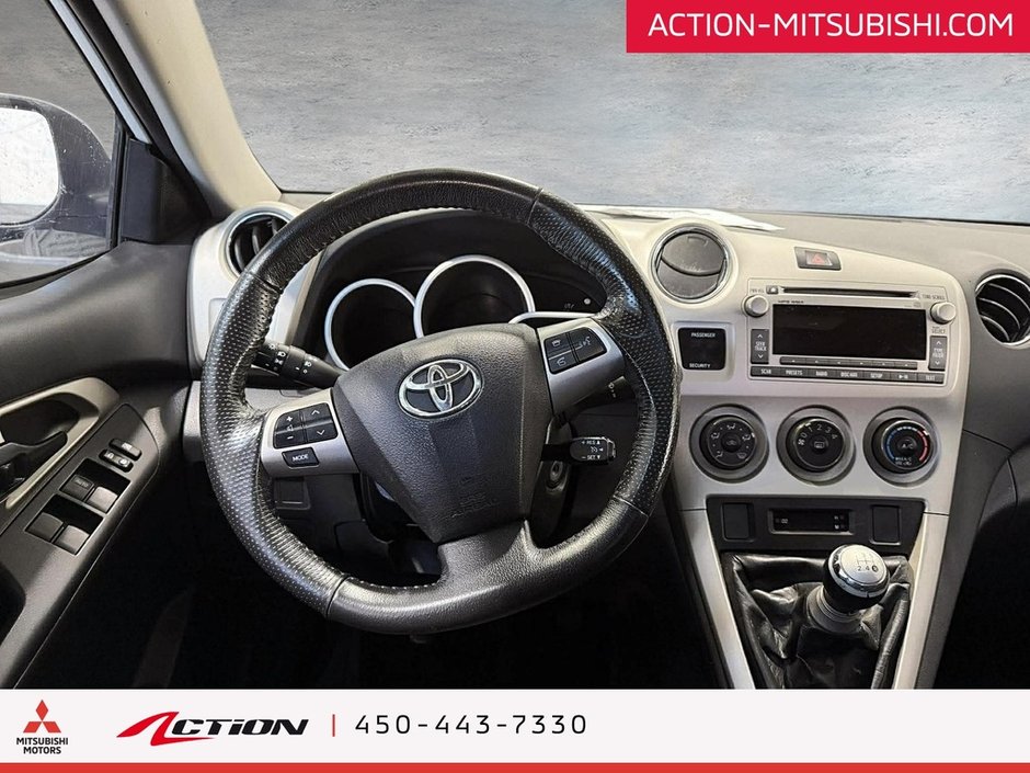 Toyota Matrix MANUEL  AIR CLIMATISÉ . RADIO (AM+FM+CD) 2011-9