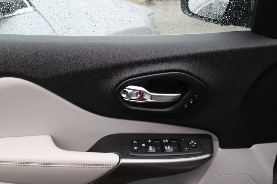 2019 Jeep Cherokee Limited-13