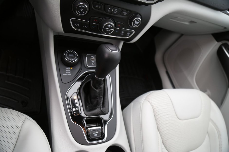 2019 Jeep Cherokee Limited-17