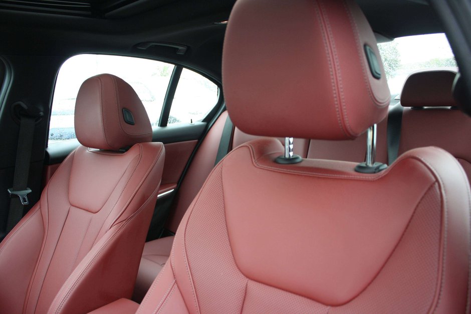 2025 BMW 3 Series 330i xDrive-12