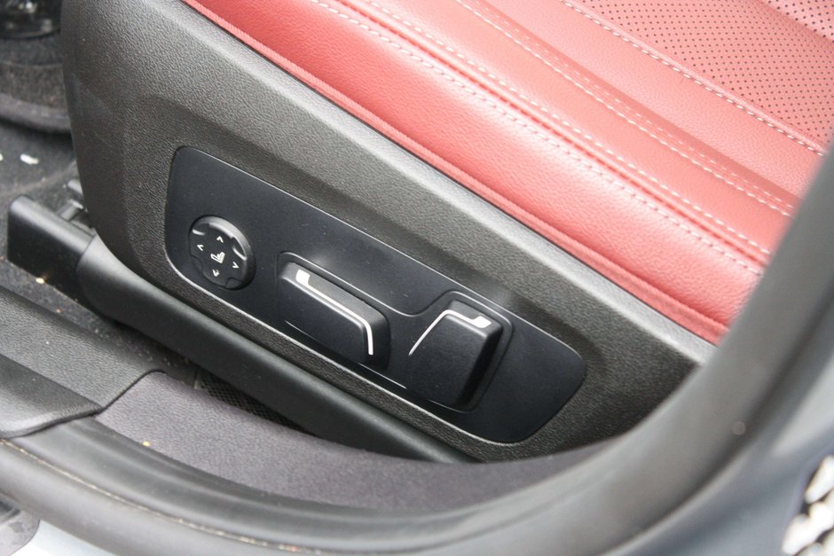 2025 BMW 3 Series 330i xDrive-9
