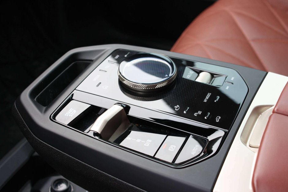 2024 BMW iX M60-9