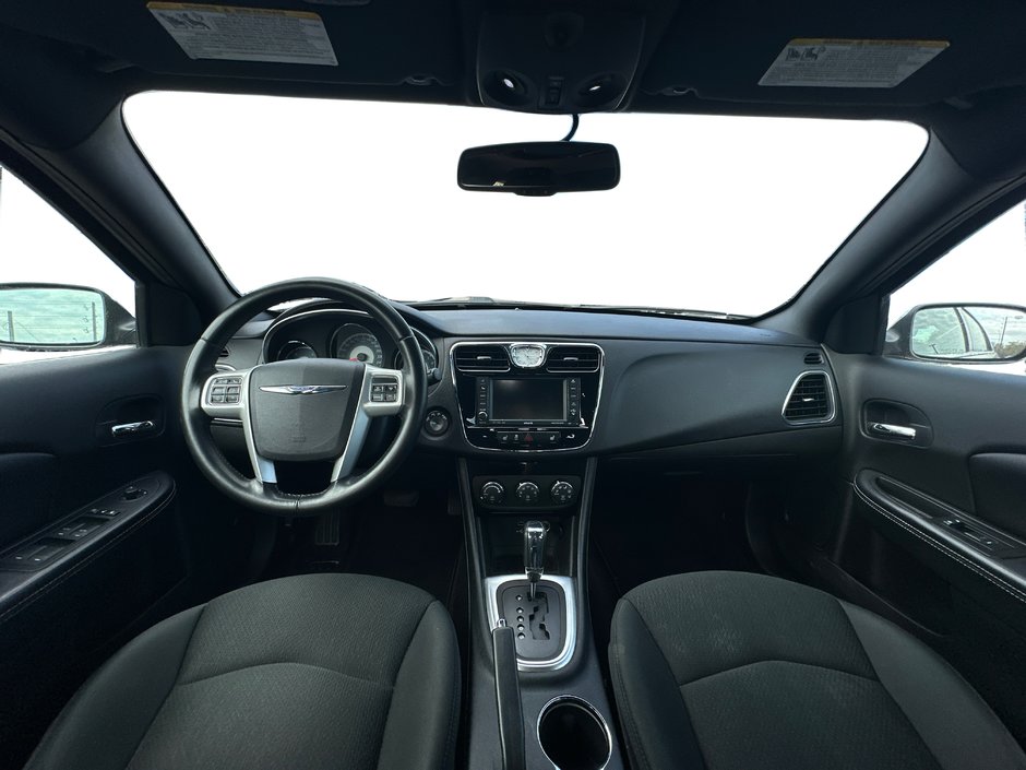 2011 Chrysler 200 Limited-17