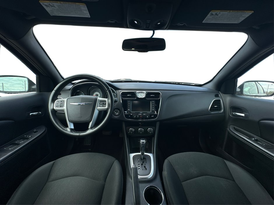 2011 Chrysler 200 Limited-18
