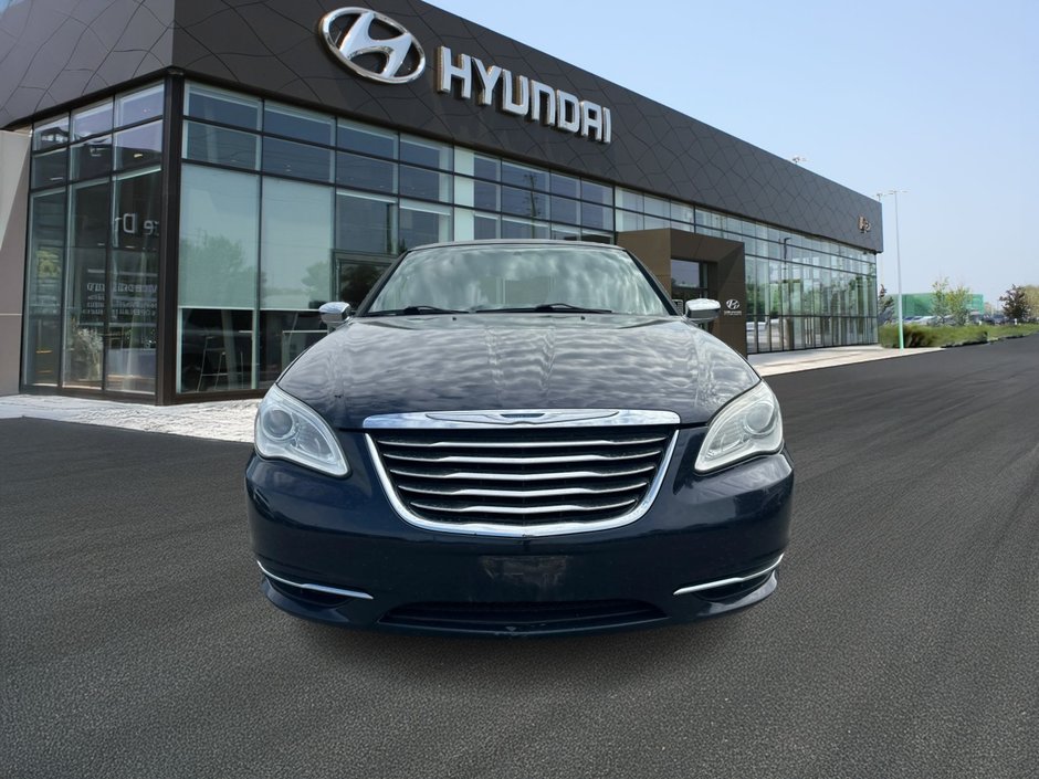 2011 Chrysler 200 Limited-1