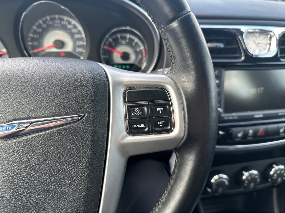2011 Chrysler 200 Limited-22