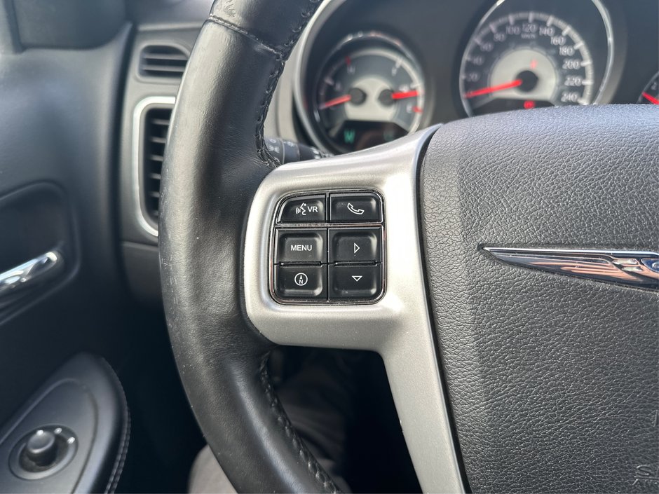 2011 Chrysler 200 Limited-21