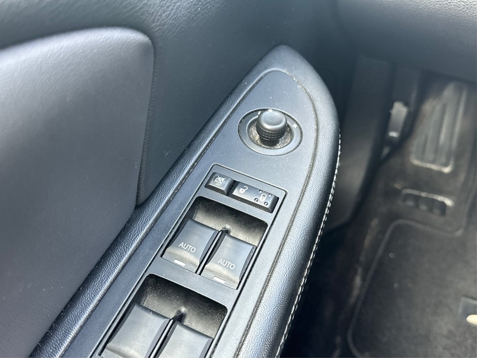 2011 Chrysler 200 Limited-14
