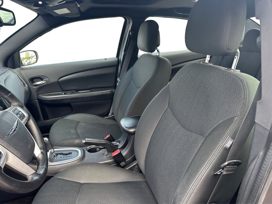 2011 Chrysler 200 Limited-8