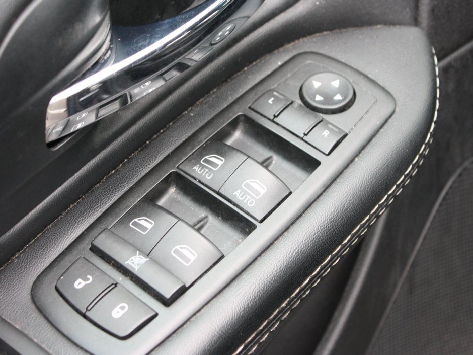 2016 Chrysler Town & Country S-6