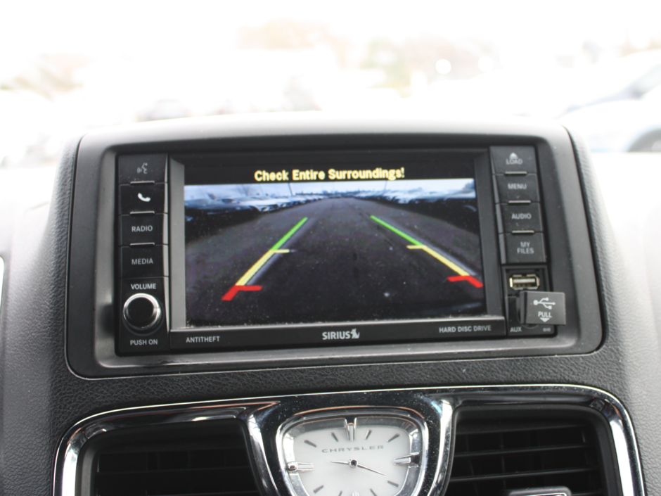 2016 Chrysler Town & Country S-13