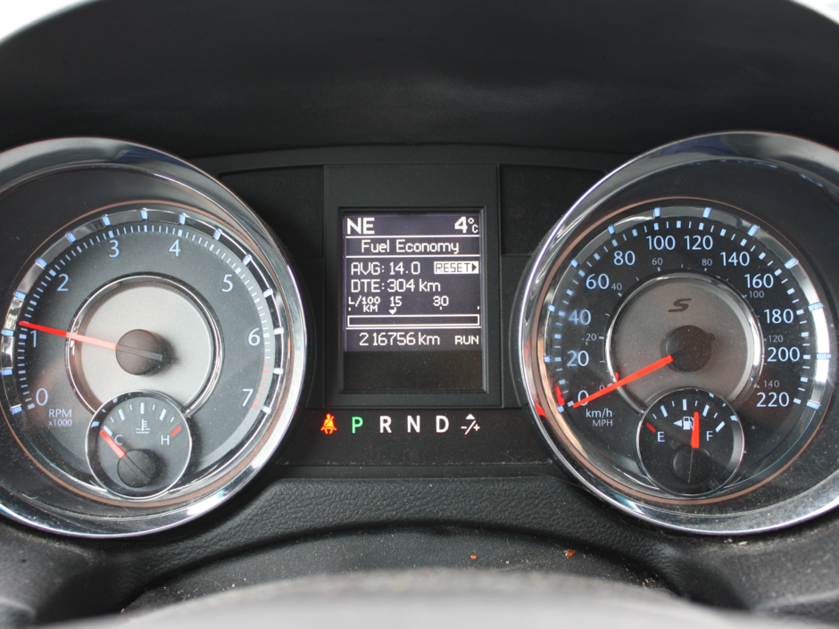 2016 Chrysler Town & Country S-14