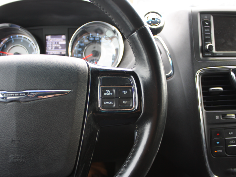 2016 Chrysler Town & Country S-15