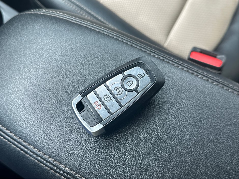 2022 Ford Escape Hybrid Titanium-23