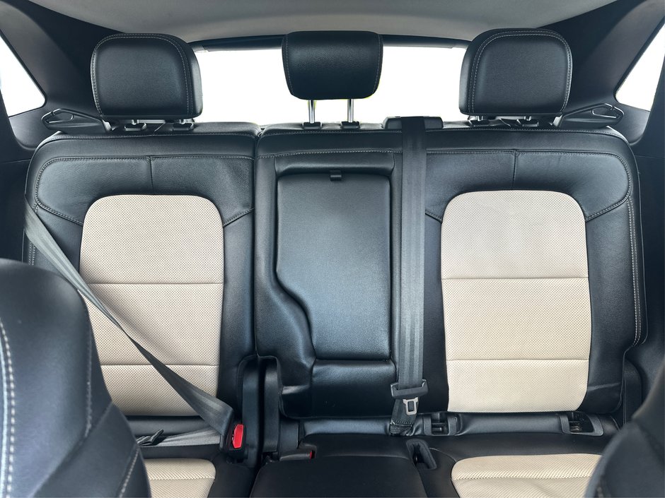 2022 Ford Escape Hybrid Titanium-10