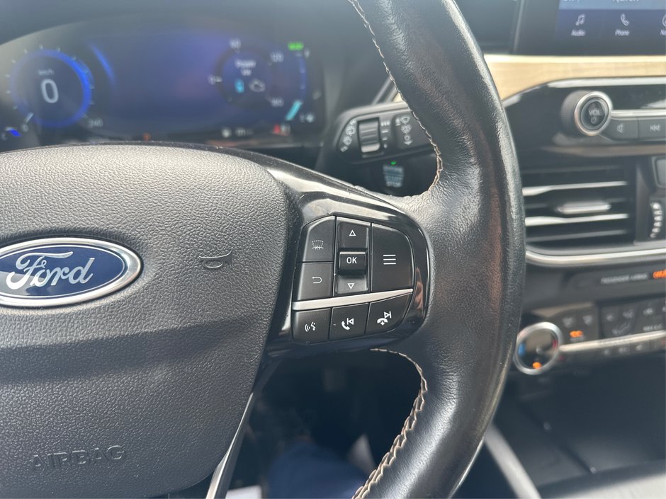 2022 Ford Escape Hybrid Titanium-22