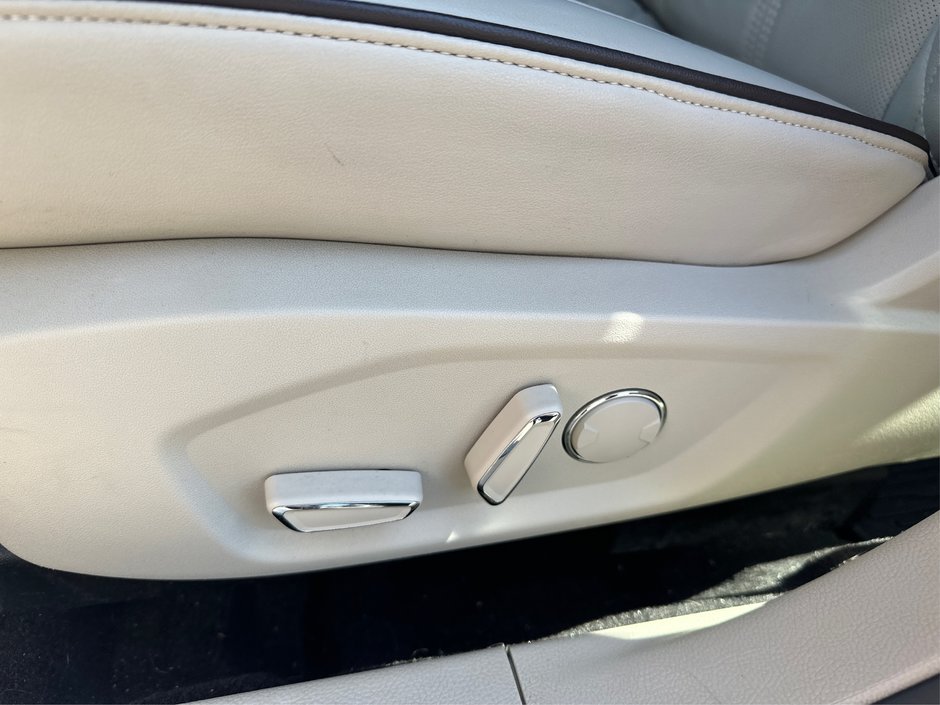 2018 Ford Fusion Energi Platinum-15