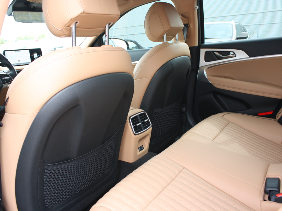 2025 GENESIS G70 2.5T-33