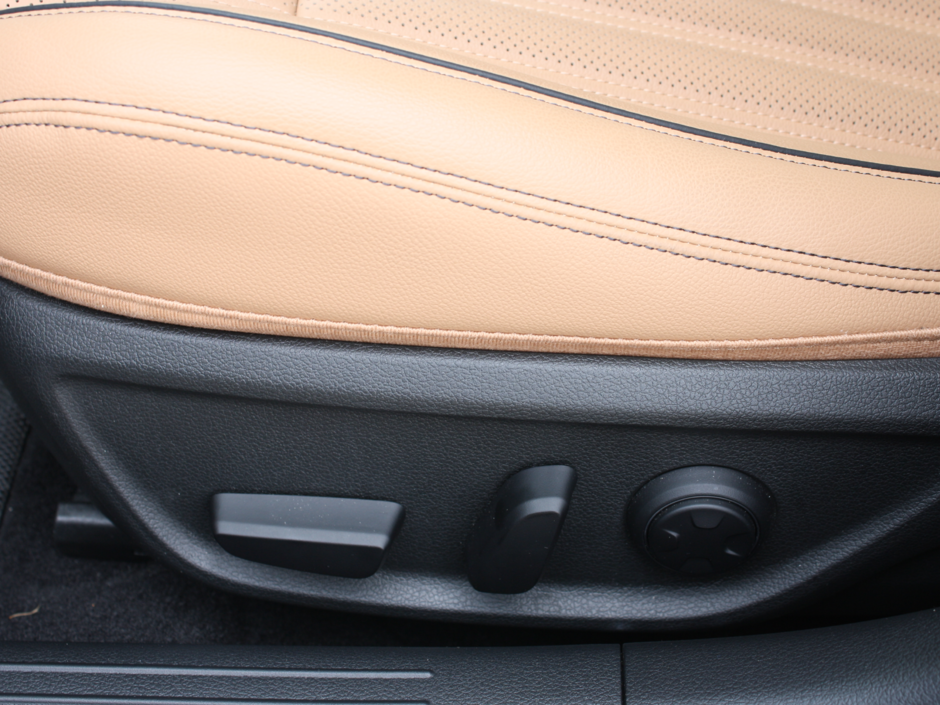 2025 GENESIS G70 2.5T-32