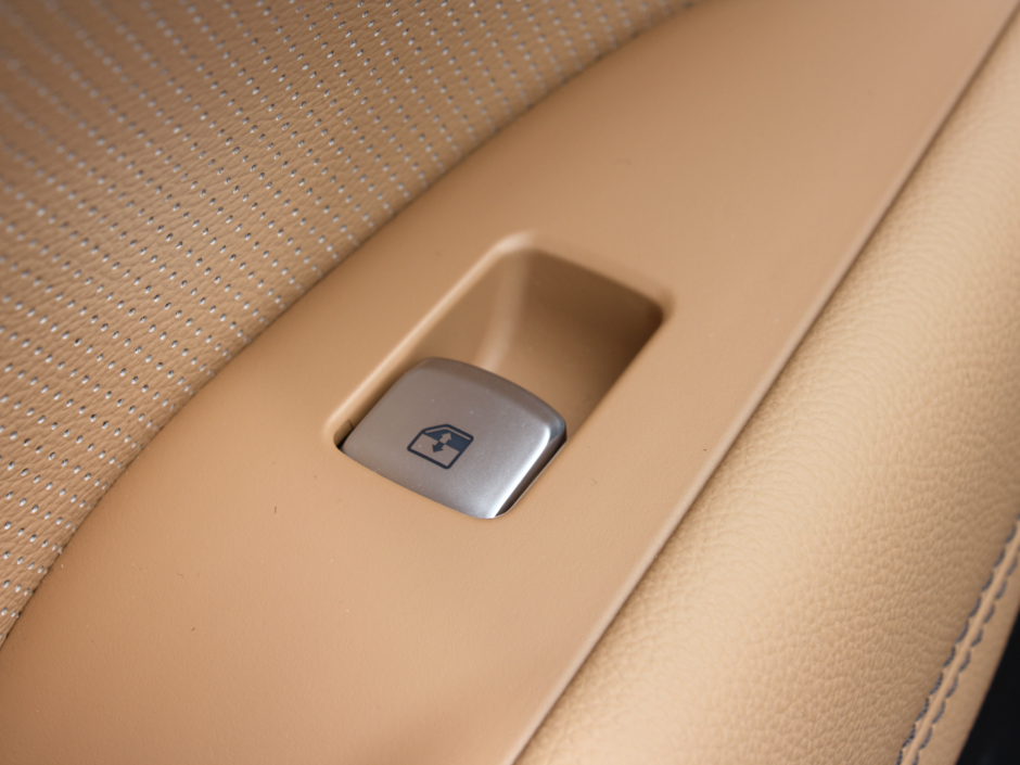 2025 GENESIS G70 2.5T-20