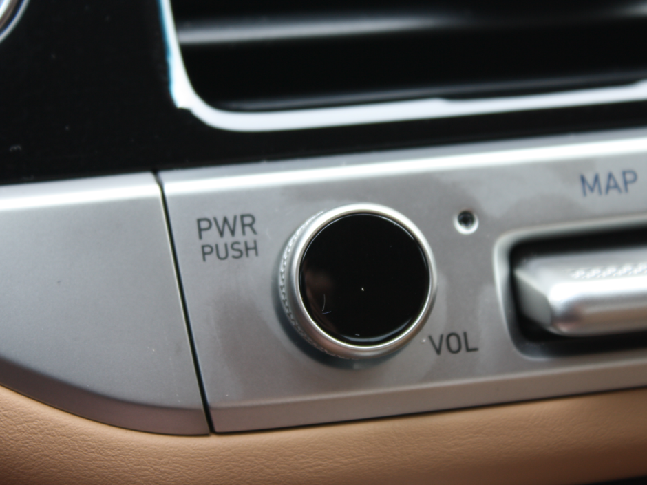 2025 GENESIS G70 2.5T-29