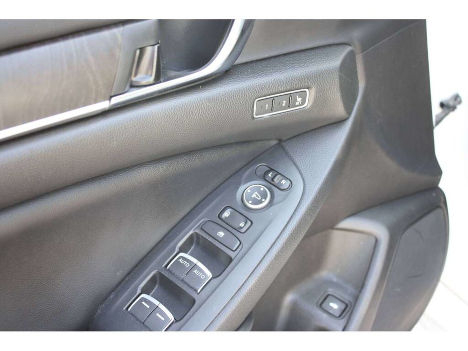 2022 Honda Accord Hybrid Touring-10