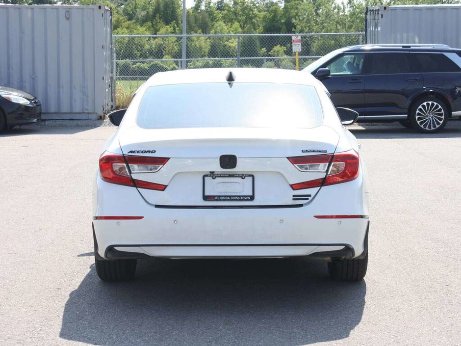 2022 Honda Accord Hybrid Touring-4