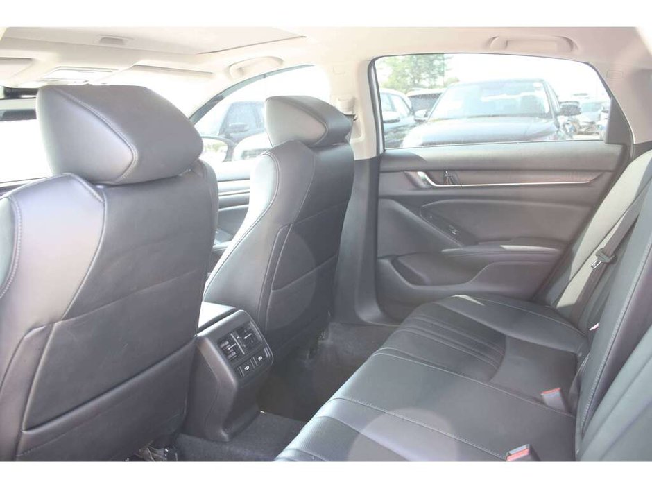 2022 Honda Accord Hybrid Touring-6
