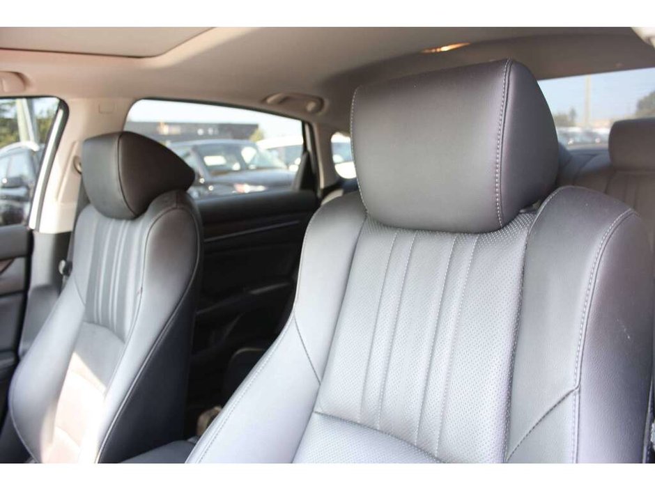 2022 Honda Accord Hybrid Touring-8