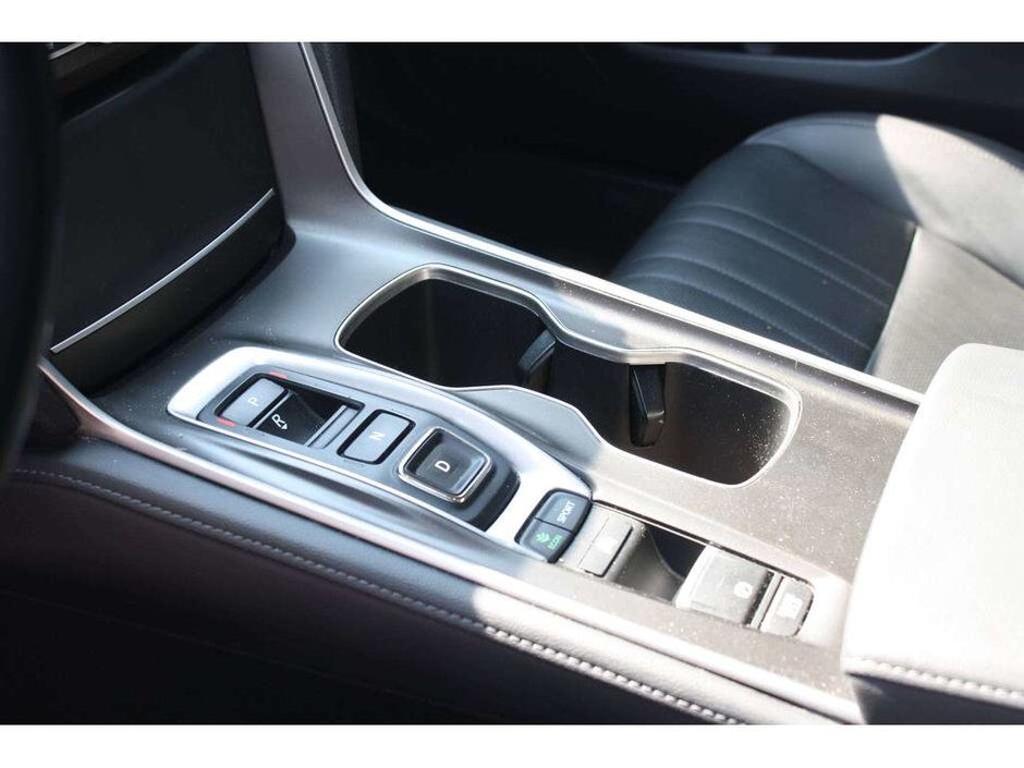2022 Honda Accord Hybrid Touring-12