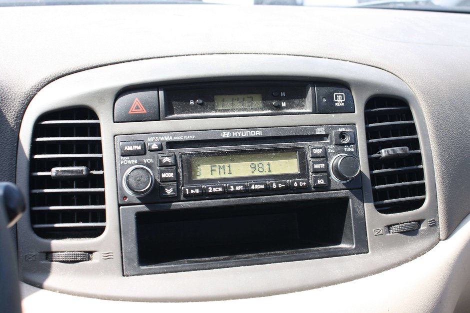 2008 Hyundai Accent-15