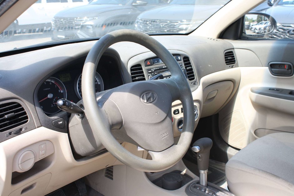 2008 Hyundai Accent-8