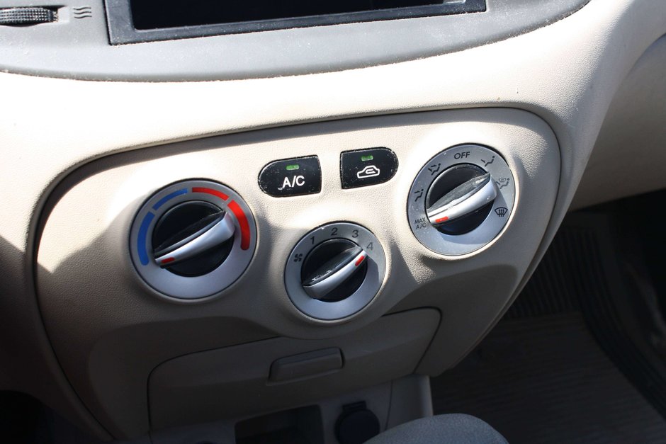 2008 Hyundai Accent-11