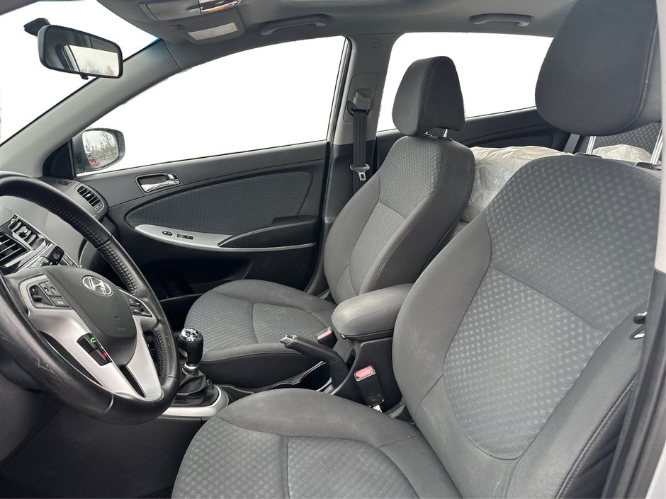 2013 Hyundai Accent GLS-8