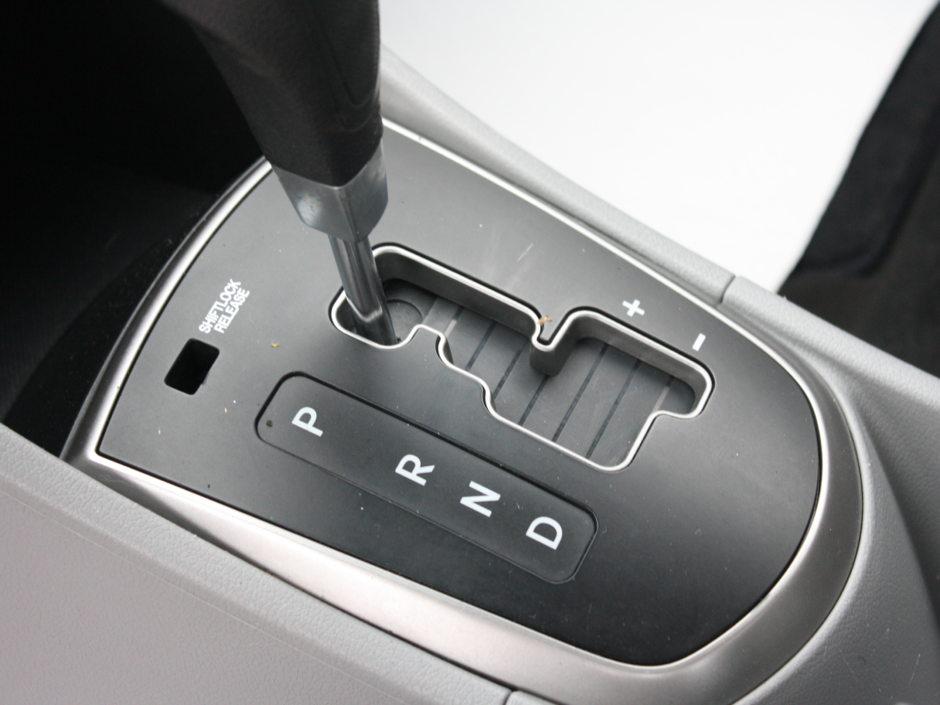 2016 Hyundai Accent GL-17