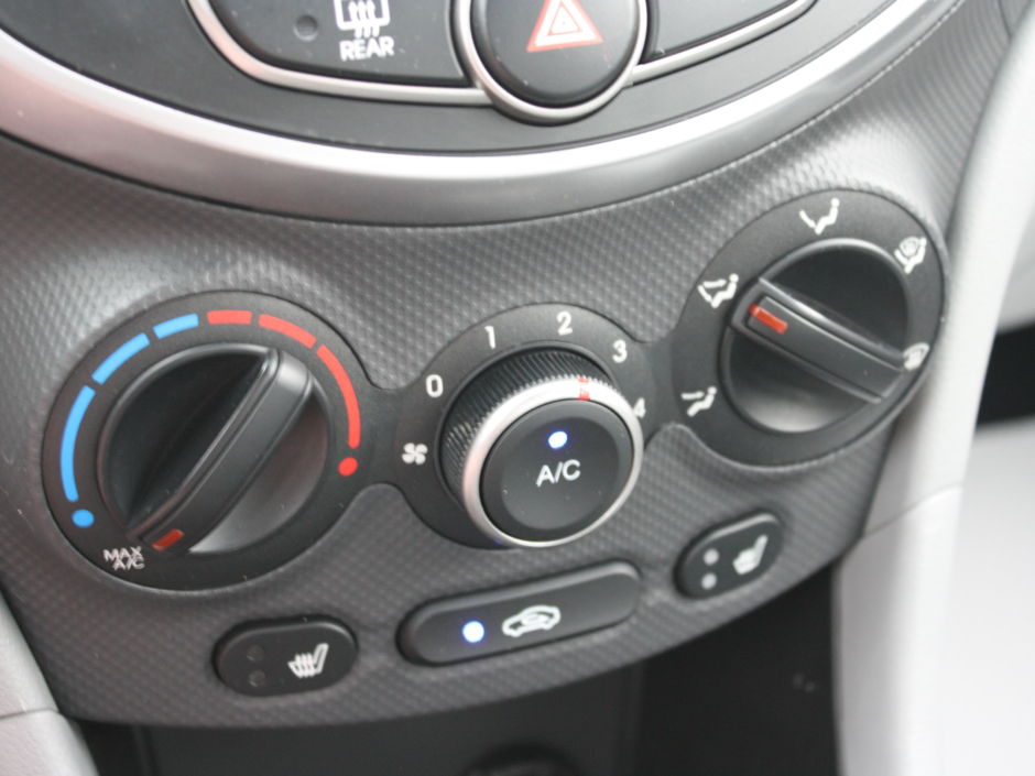 2016 Hyundai Accent GL-28