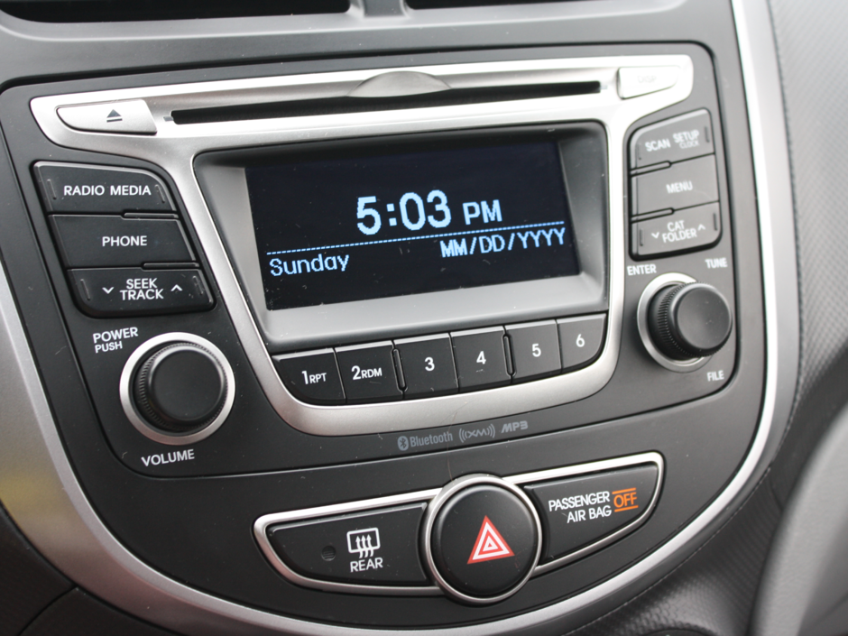 2016 Hyundai Accent GL-13