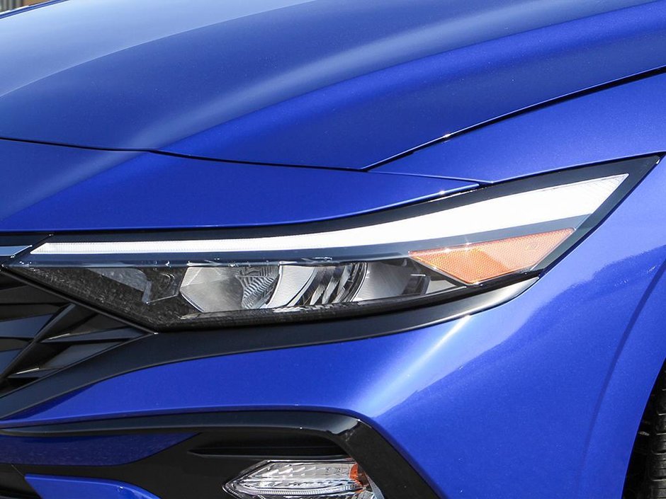 2025 Hyundai Elantra Hybrid Luxury-8