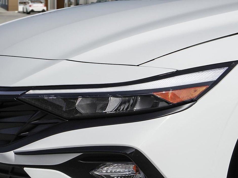 2025 Hyundai Elantra Hybrid Luxury-8