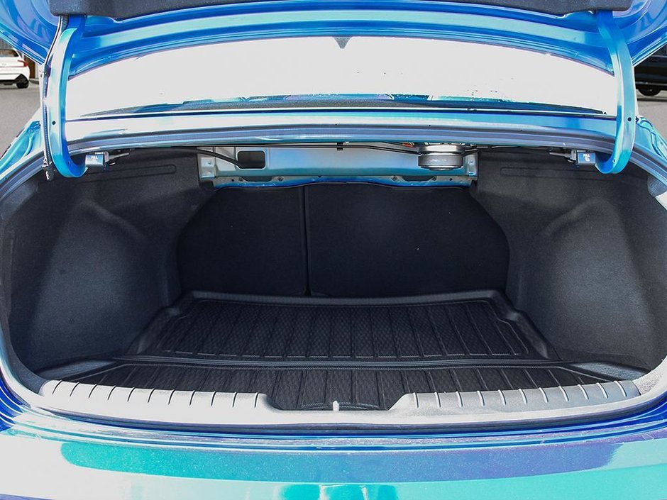 2026 Hyundai Elantra Hybrid Luxury Two-Tone Interior-5