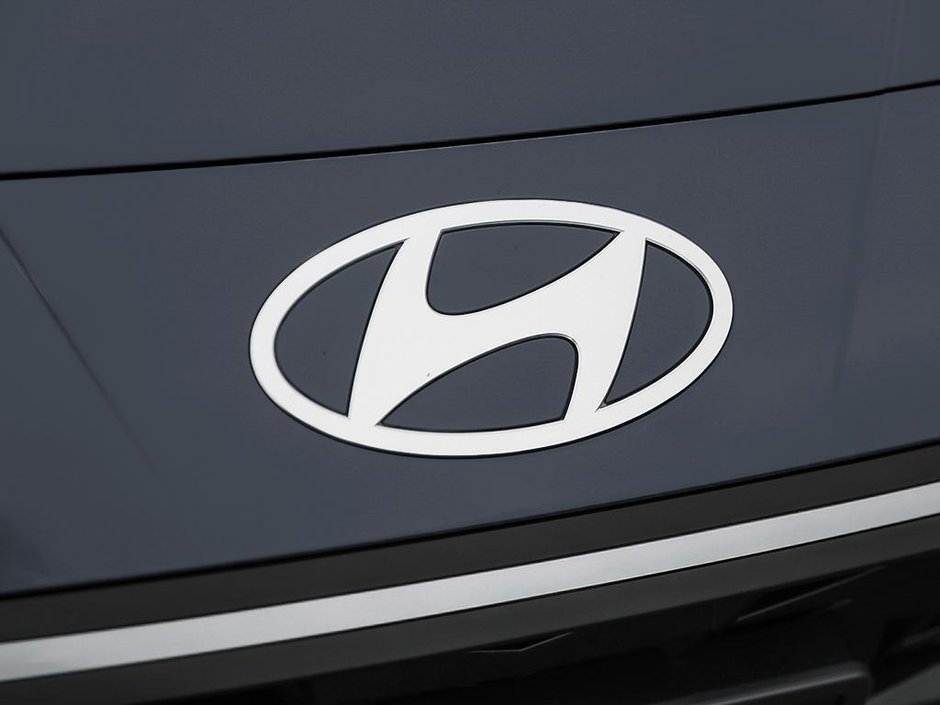 2026 Hyundai Elantra Hybrid Luxury Two-Tone Interior-6
