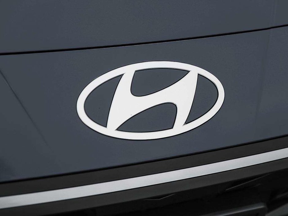 2026 Hyundai Elantra Hybrid Luxury Two-Tone Interior-6