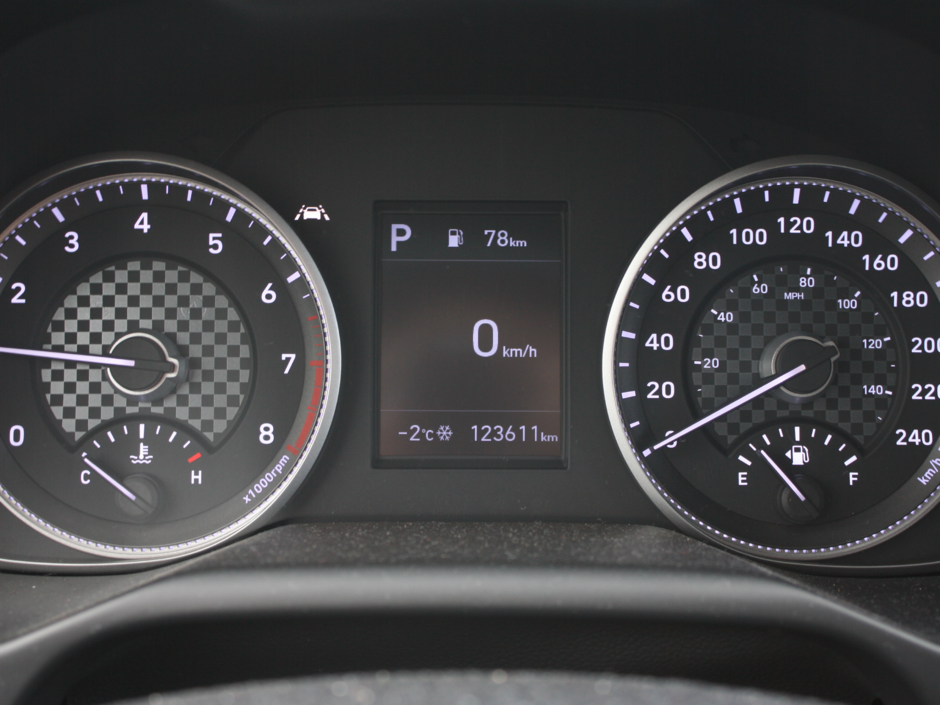 2020 Hyundai Elantra Luxury-15