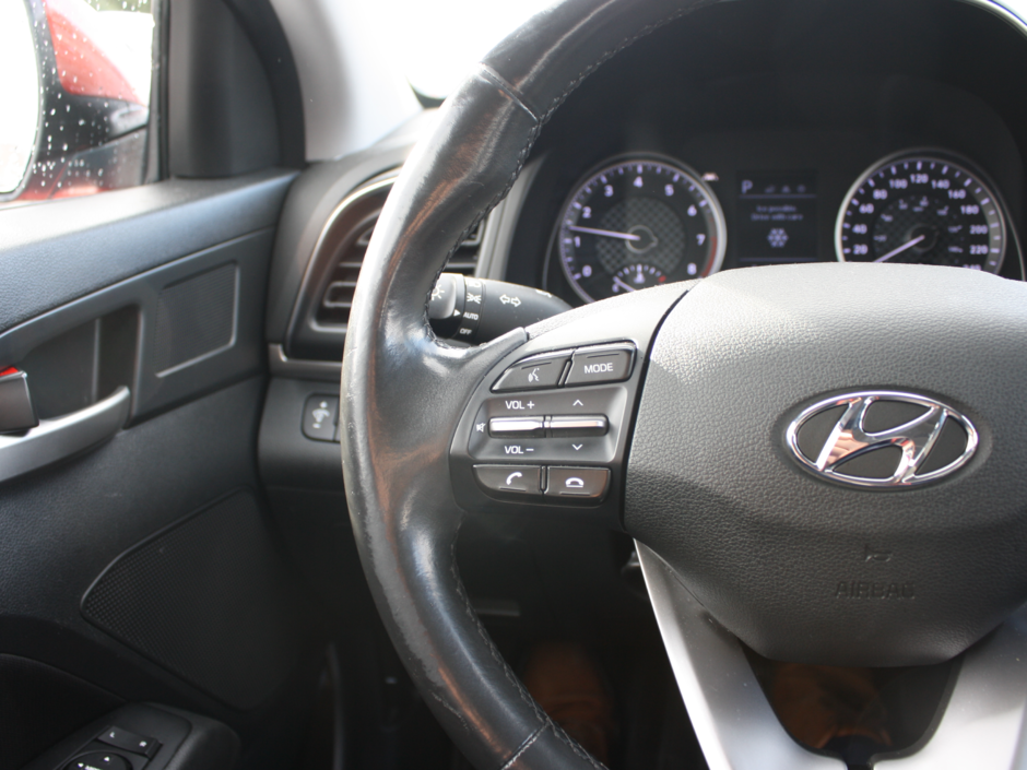 2020 Hyundai Elantra Luxury-13