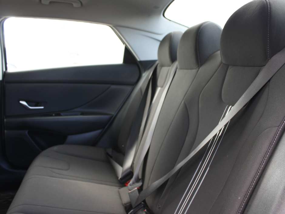 2022 Hyundai Elantra Preferred-11