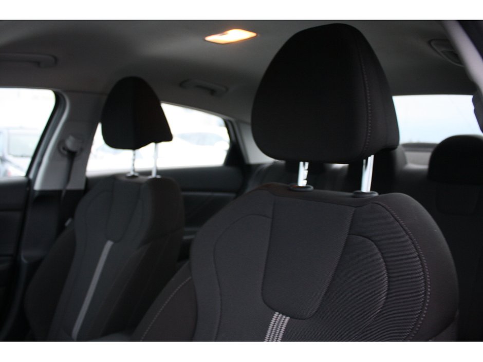 2022 Hyundai Elantra Essential-9