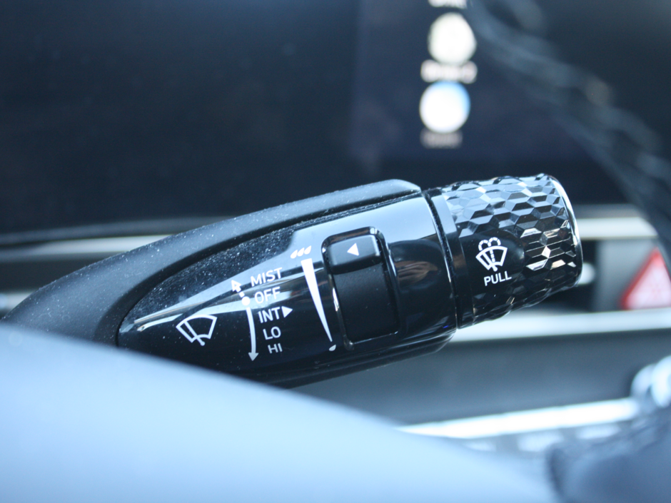 2023 Hyundai Elantra Luxury-22