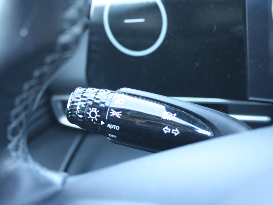 2023 Hyundai Elantra Luxury-21