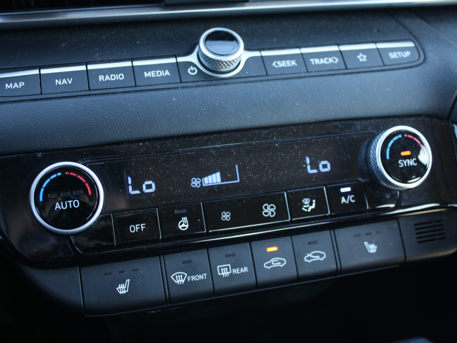 2023 Hyundai Elantra Luxury-25