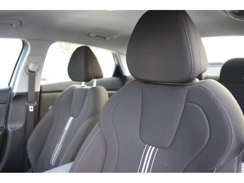 2023 Hyundai Elantra Preferred-13